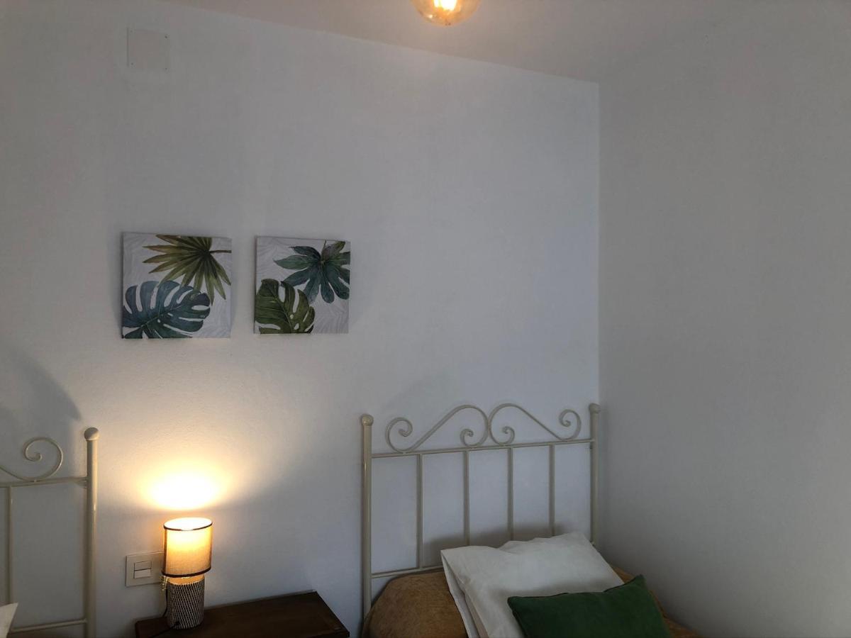 Villas Santa Ana โกนิล เด ลาฟรอนเตรา ภายนอก รูปภาพ